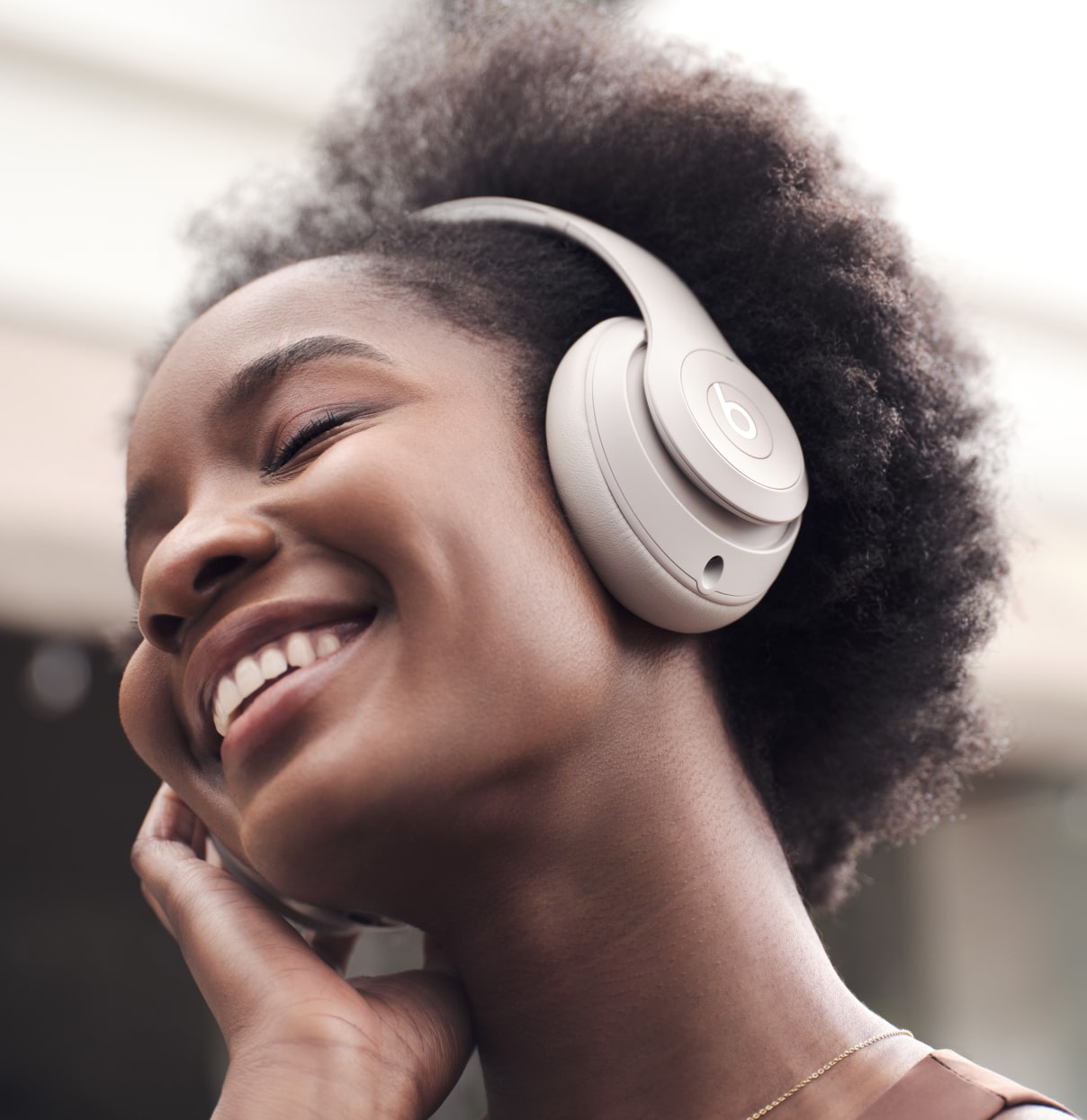 Apple Beats Studio Pro - Wireless Headphones - NEW